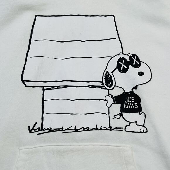 Uniqlo KAWS Peanuts Hoodie Mens Medium White Snoopy Joe Kaws Graphic Sweatshirt - Picture 4 of 9